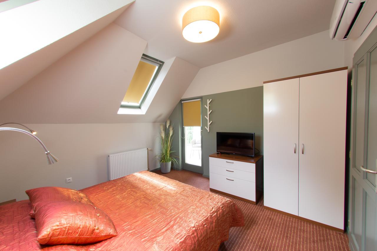 Villa Oliva Boutique Rooms Zamárdi Екстериор снимка