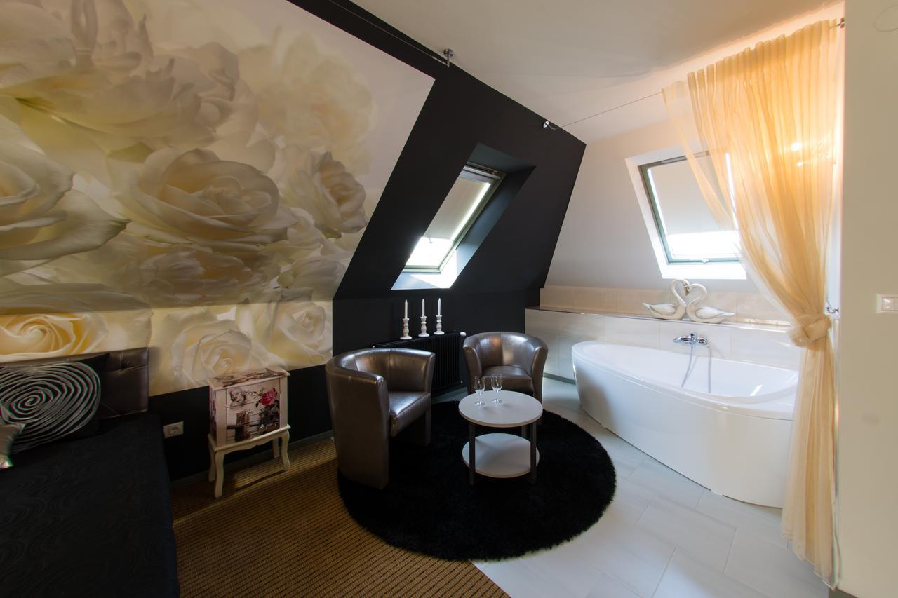 Villa Oliva Boutique Rooms Zamárdi Екстериор снимка