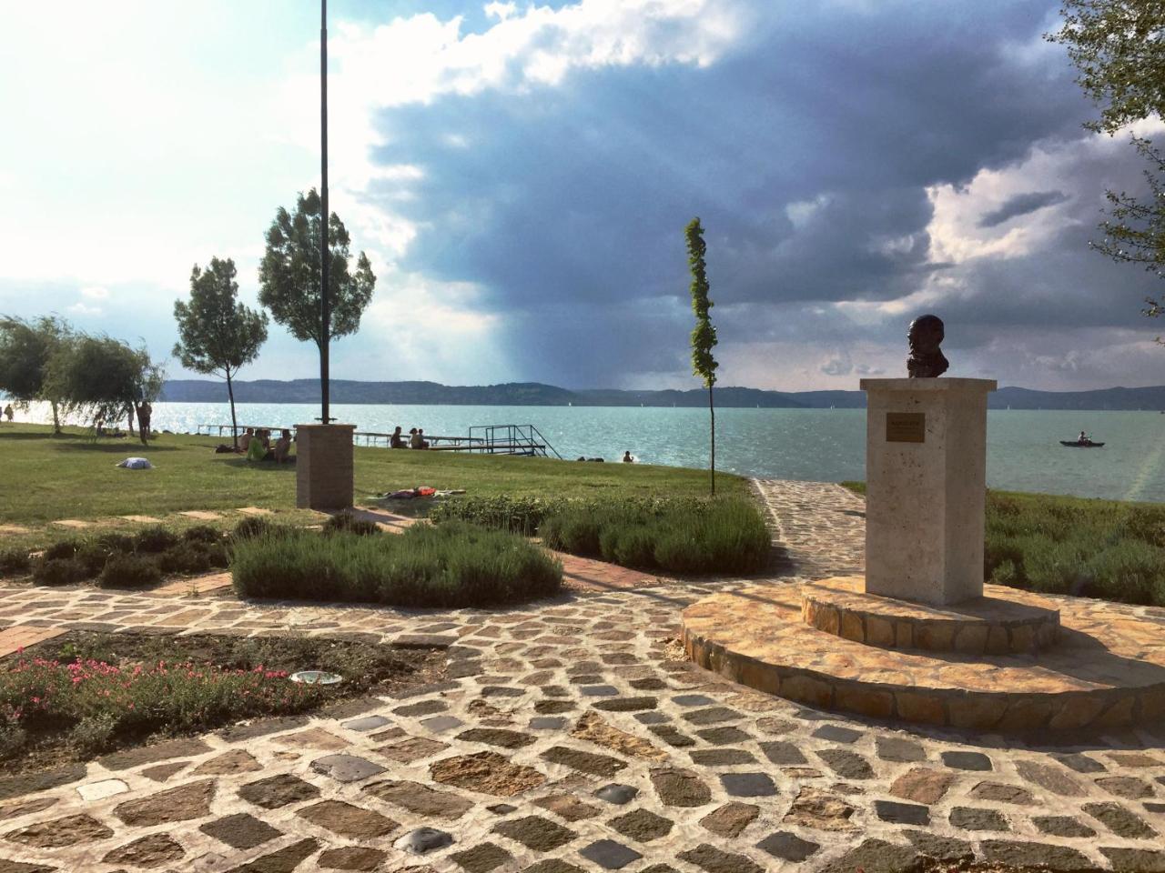 Villa Oliva Boutique Rooms Zamárdi Екстериор снимка